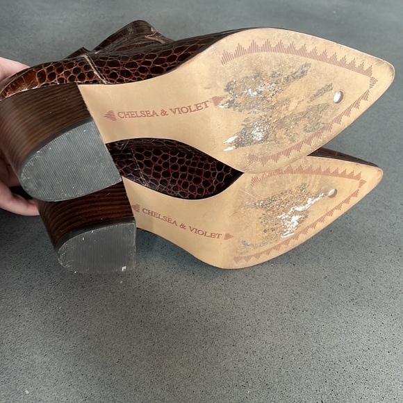 Chelsea & Violet crocs embossed print. Best for narrow feet - Picture 9 of 10